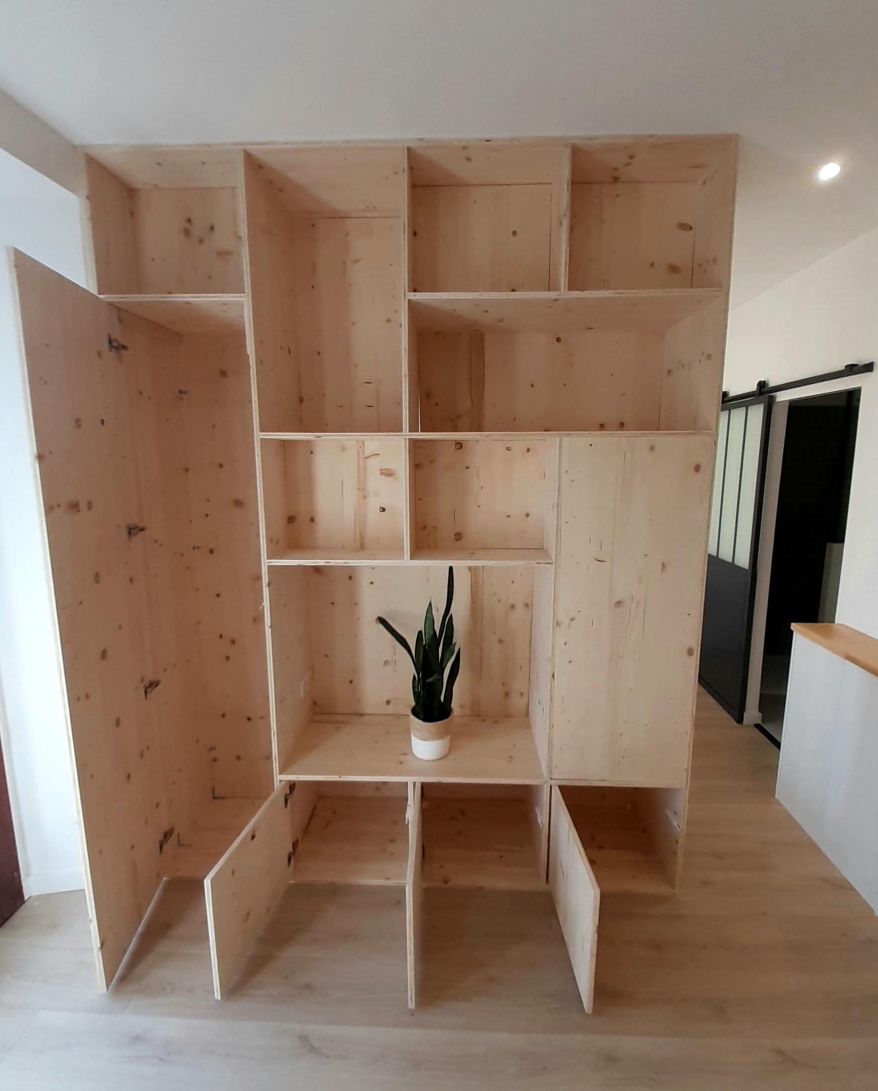 Bibliothèque sur mesure en bois, réalisée par Aravis Menuiserie