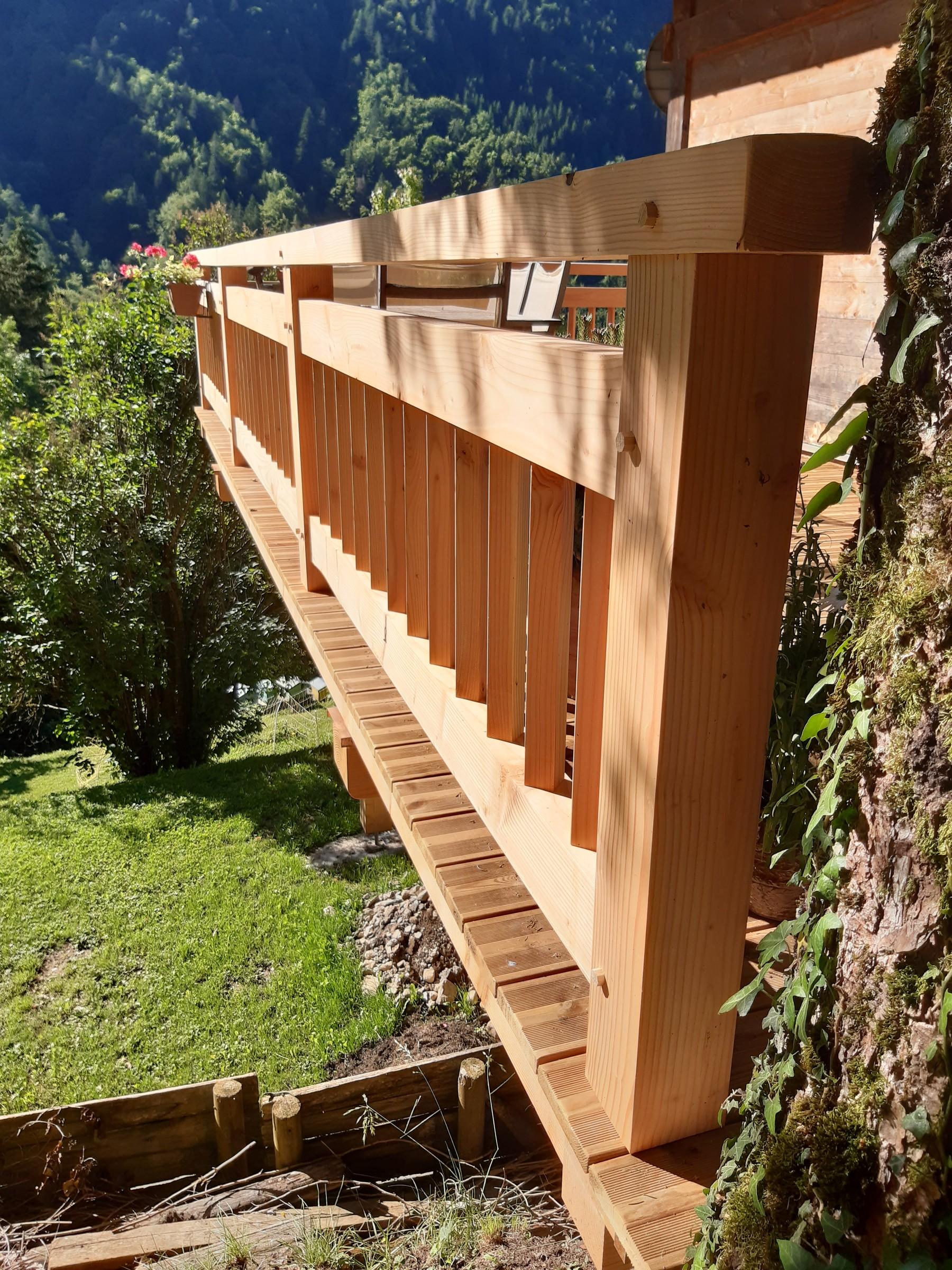 Garde-corps en bois sur mesure réalisé par Aravis Menuiserie