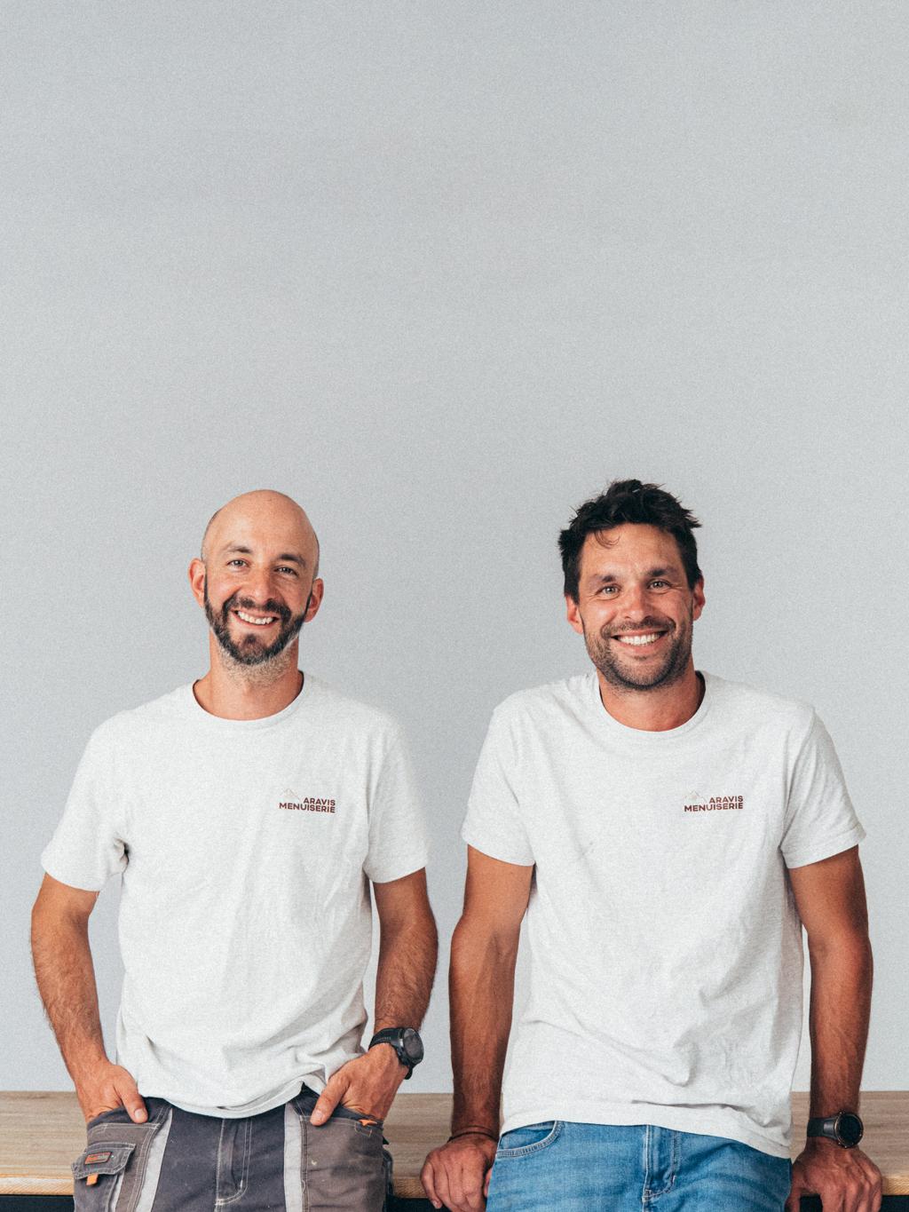 Portrait des fondateurs d'Aravis Menuiserie : Yann Diogo-Borlido et Nicolas Rose.
