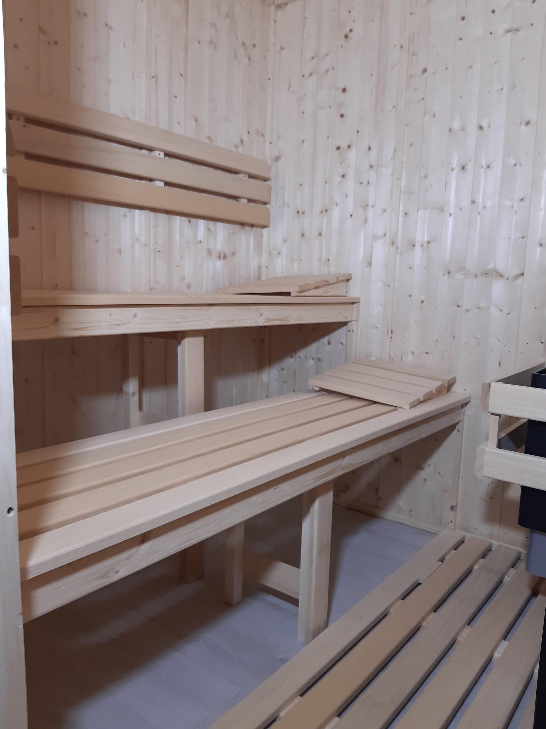 Sauna en bois, réalisé par Aravis Menuiserie
